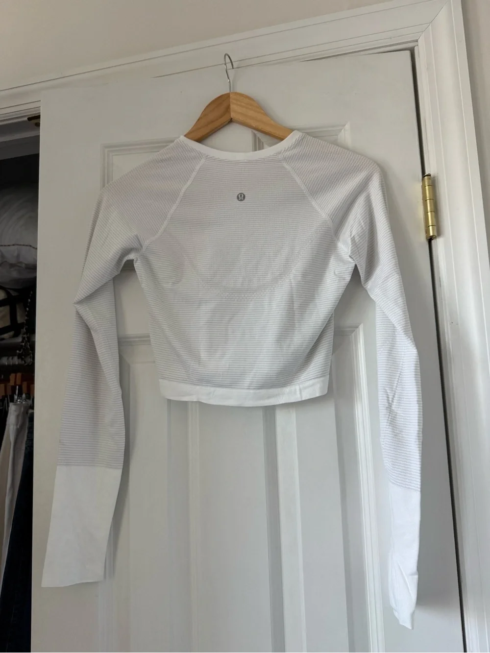 Lululemon Swiftly Tech Cropped Long Sleeve Shirt 2.0 in White
